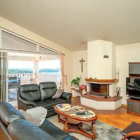 Apartment Jules Hvar *
