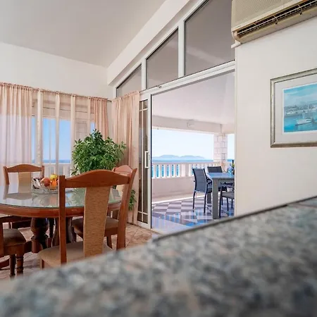 Jules Hvar Apartmán *