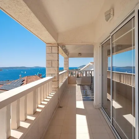 Jules Hvar Apartmán *